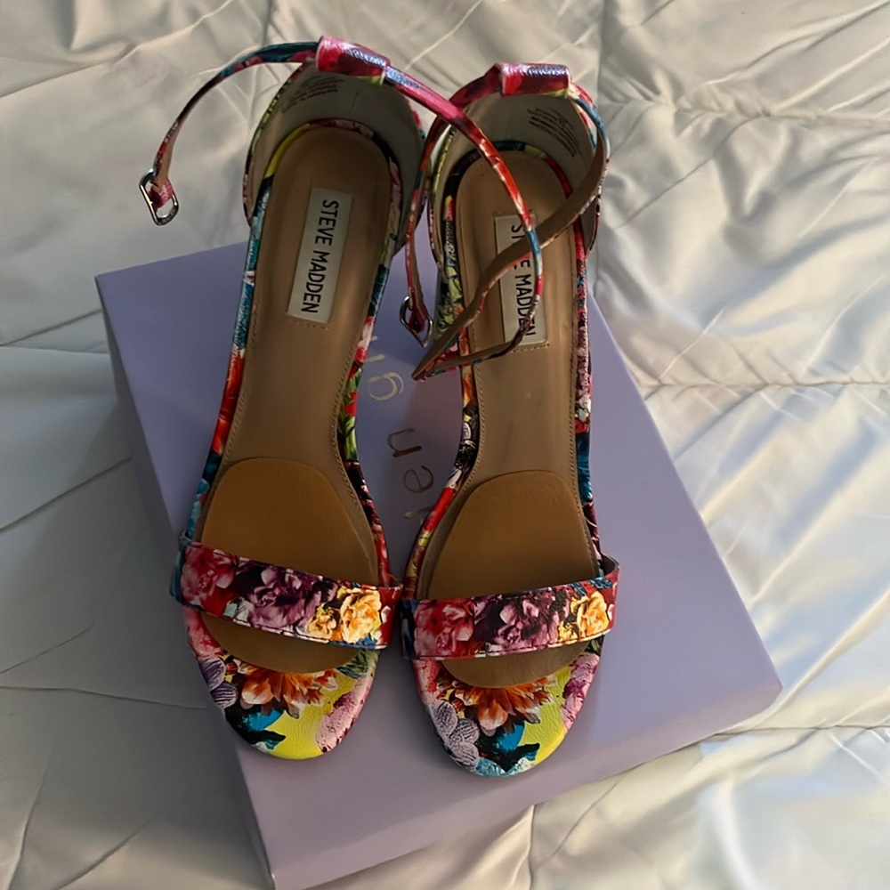 Steve Madden sandals